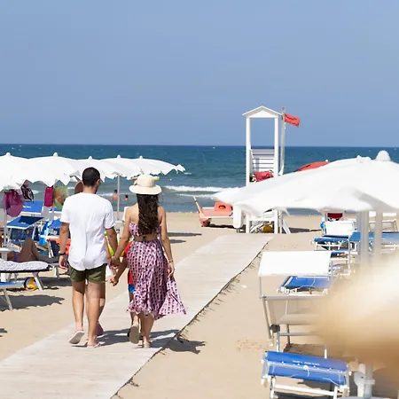 Aparthotel Village La Canzone Del Mare 3*